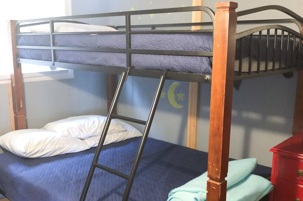 Photo of Bedroom in Dysart et al