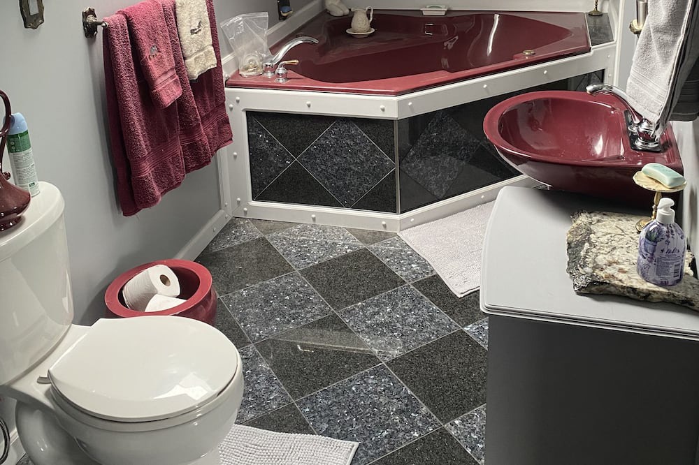 Photo of Bathroom in Frontenac