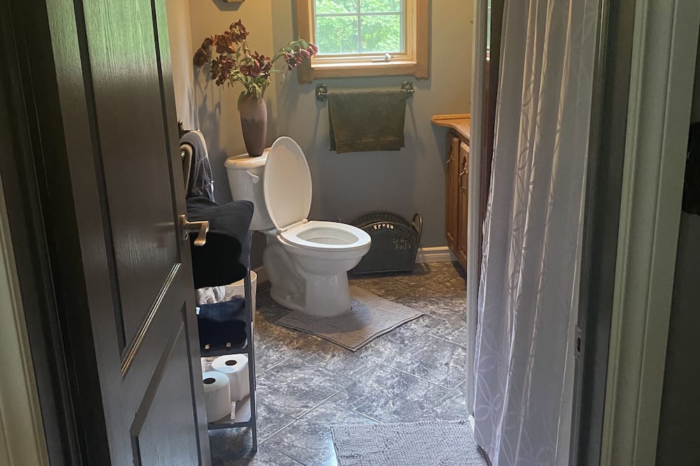 Photo of Bathroom in Frontenac