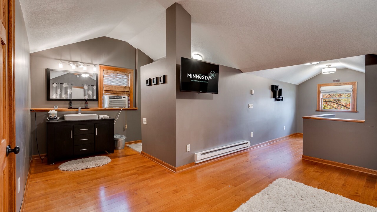 Photo of Livingroom in Macalester - Groveland