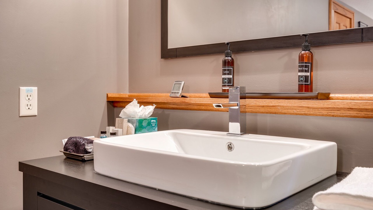 Photo of Bathroom in Macalester - Groveland