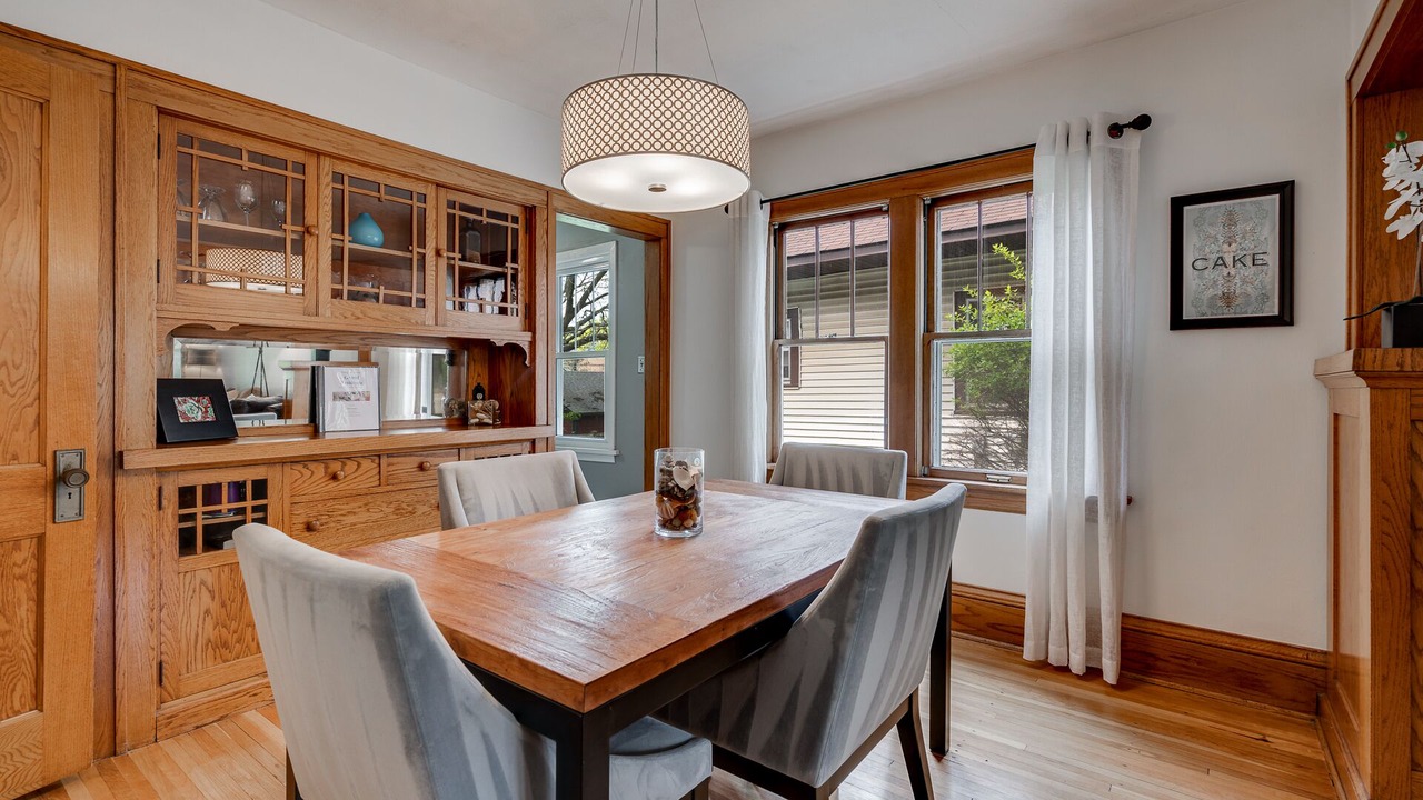 Photo of Livingroom in Macalester - Groveland