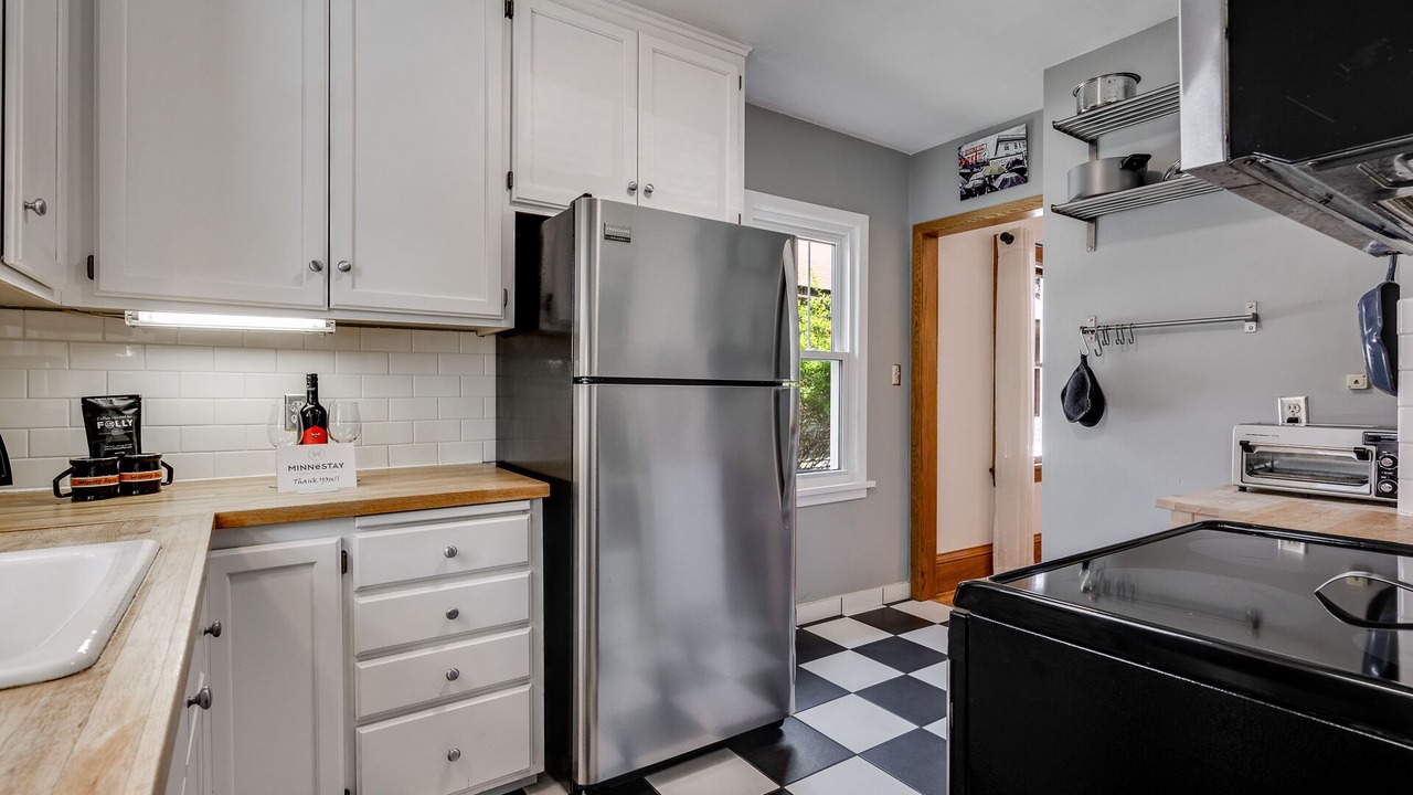 Photo of Livingroom in Macalester - Groveland