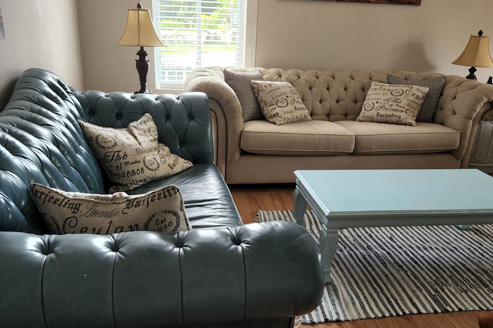 Photo of Livingroom in Manitoulin District