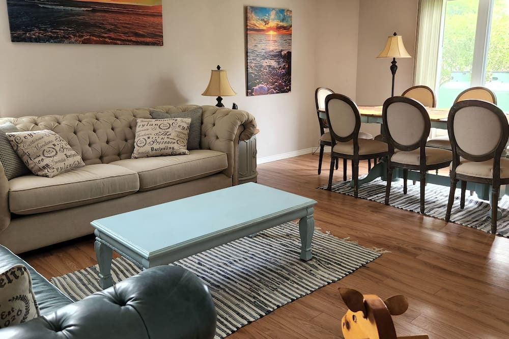 Photo of Livingroom in Manitoulin District