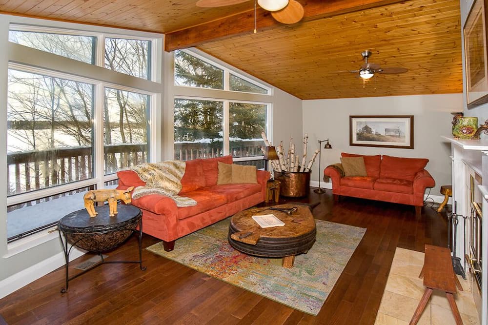 Photo of Livingroom in Douro-Dummer