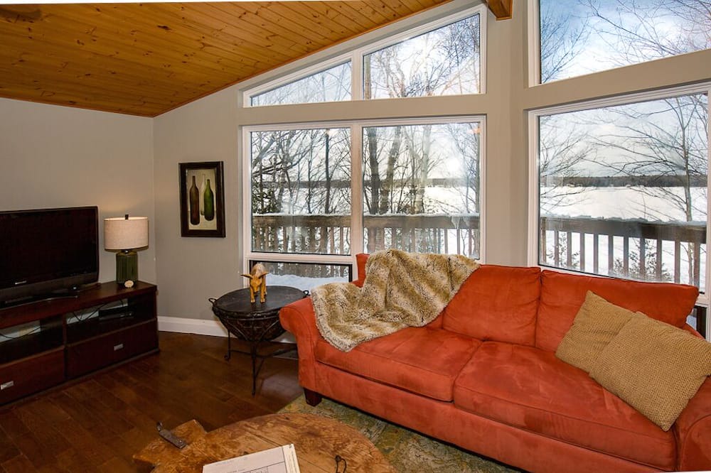 Photo of Livingroom in Douro-Dummer