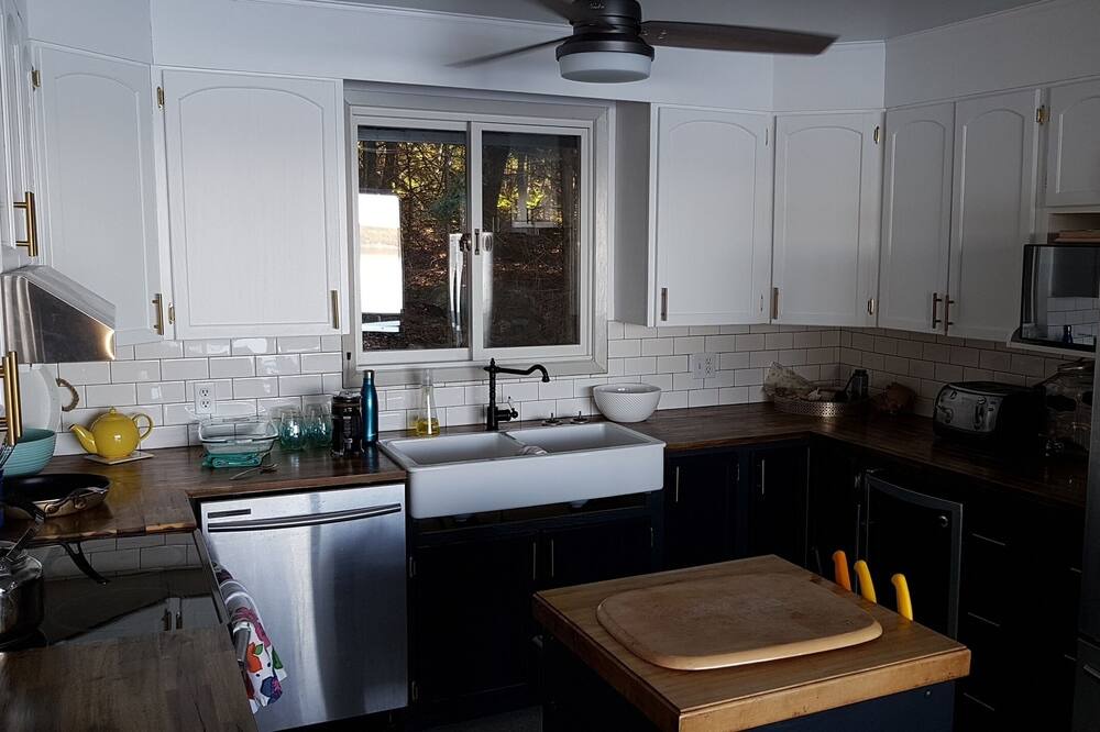 Photo of Kitchen in Dysart et al