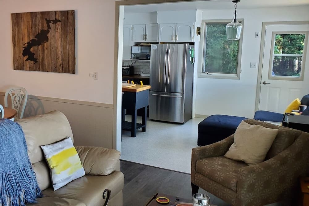 Photo of Livingroom in Dysart et al
