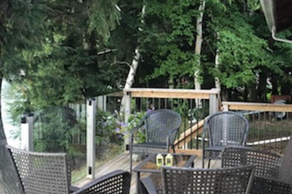 Photo of Patio Balcony in Dysart et al