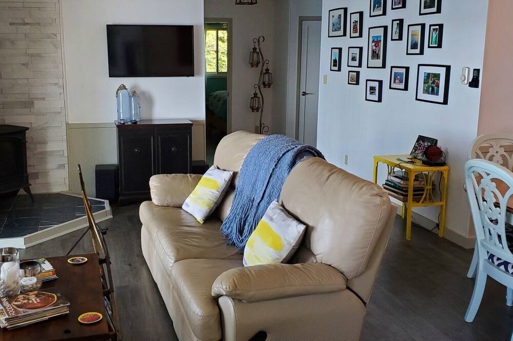Photo of Livingroom in Dysart et al