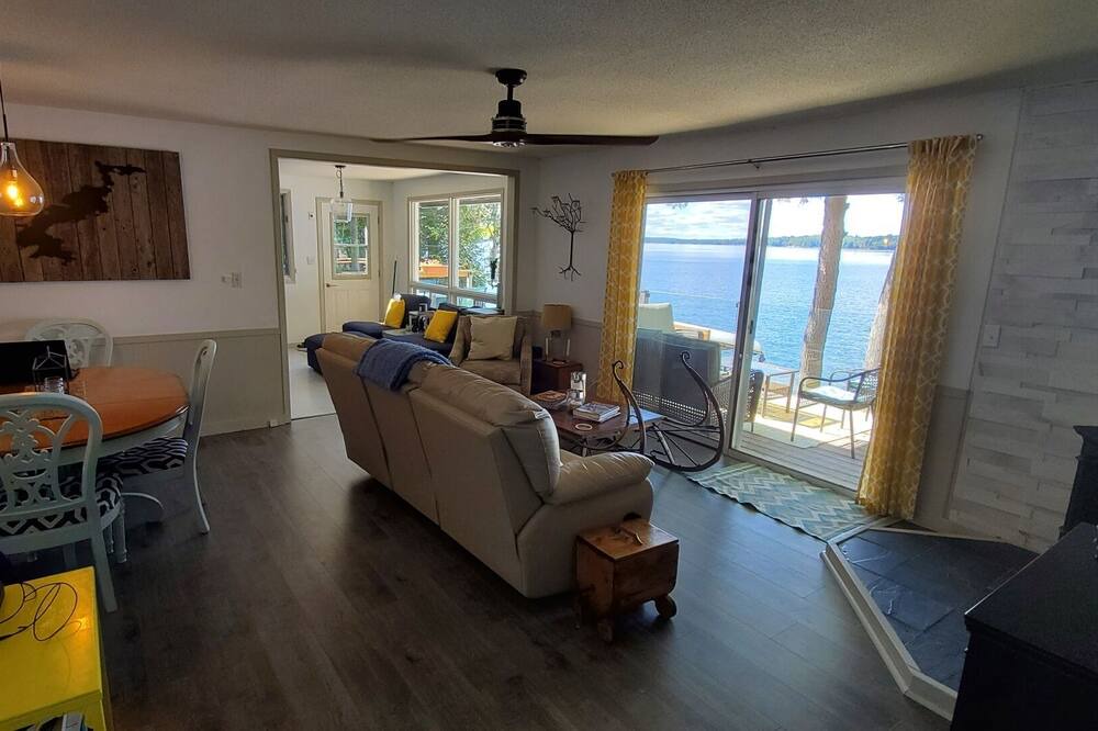 Photo of Livingroom in Dysart et al