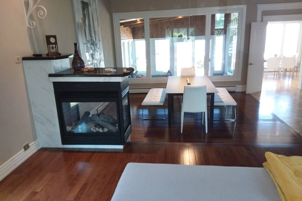 Photo of Livingroom in Stoney Creek