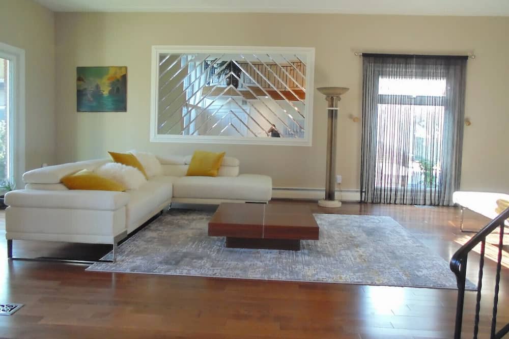 Photo of Livingroom in Stoney Creek