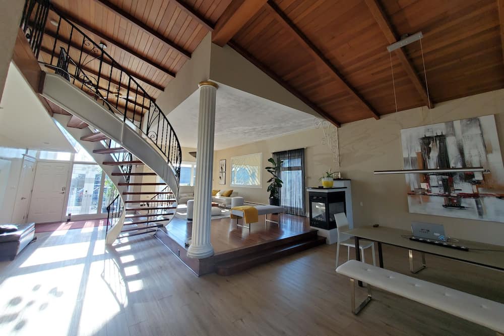 Photo of Livingroom in Stoney Creek