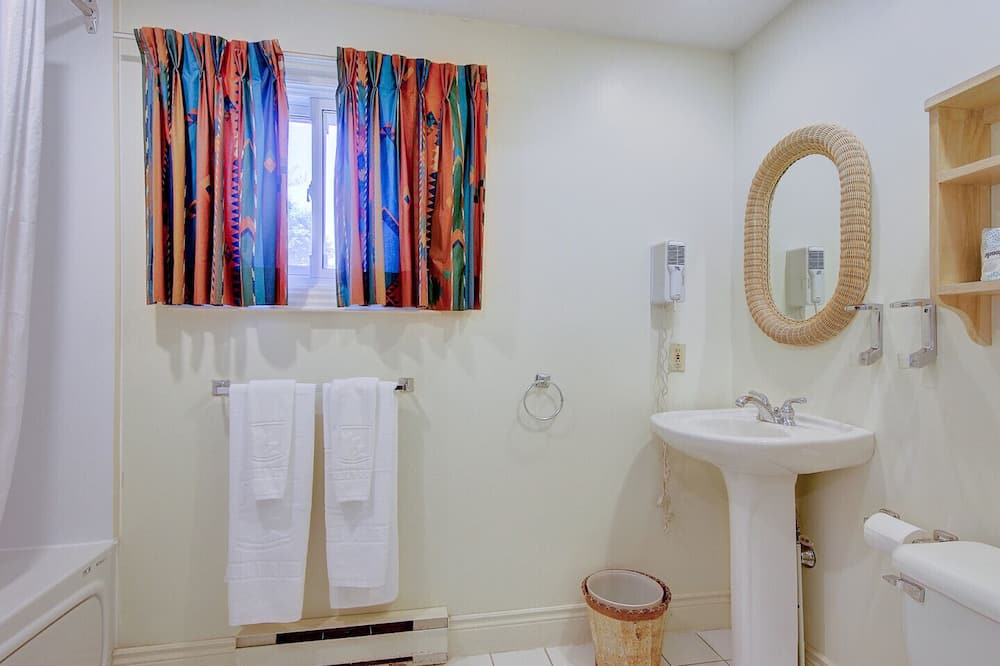 Photo of Bathroom in Georgina