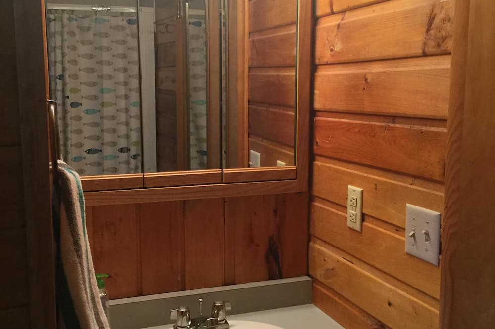 Photo of Bathroom in Girard