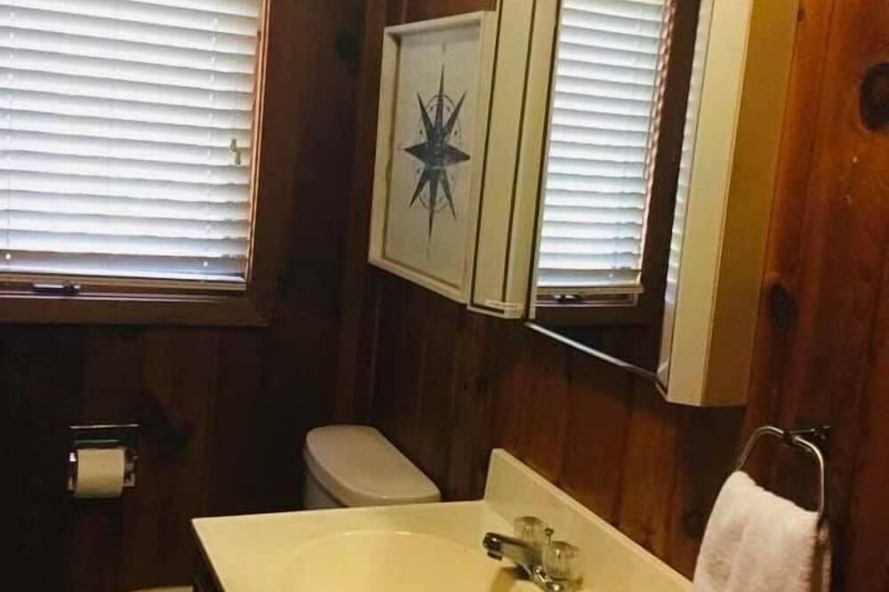 Photo of Bathroom in Girard