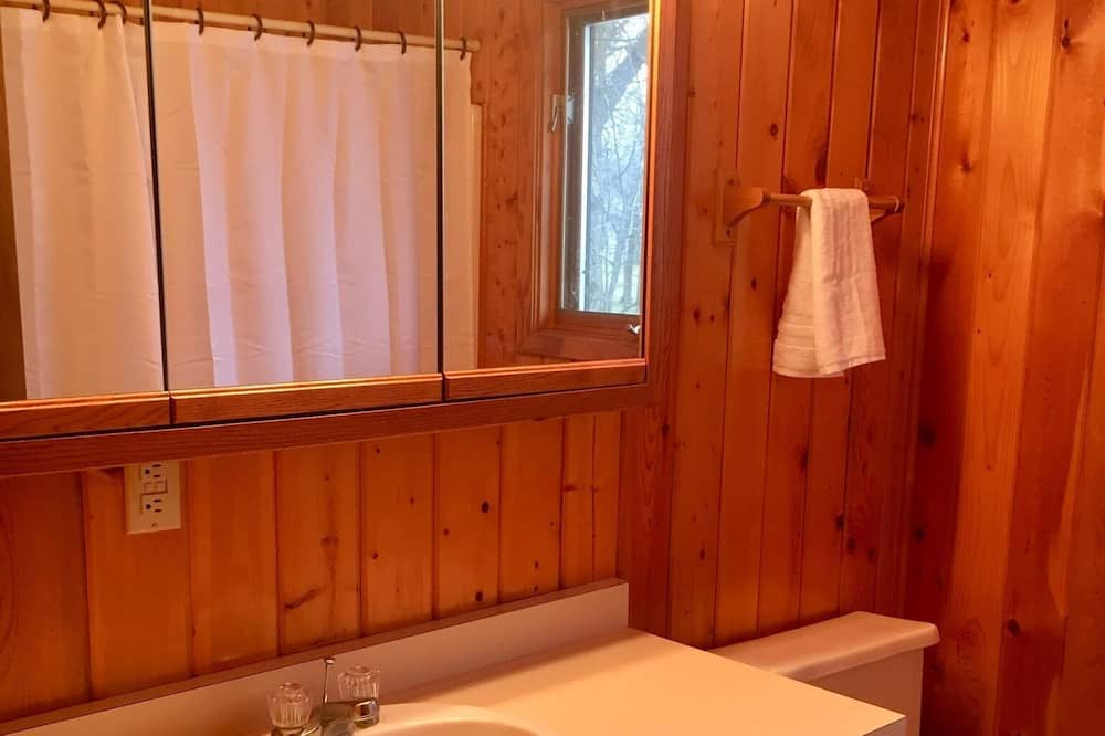 Photo of Bathroom in Girard