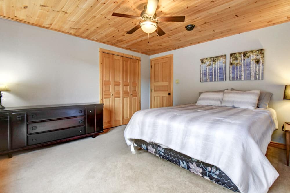 Photo of Bedroom in South Algonquin