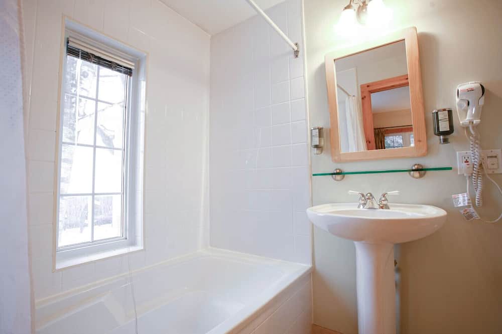 Photo of Bathroom in Georgina