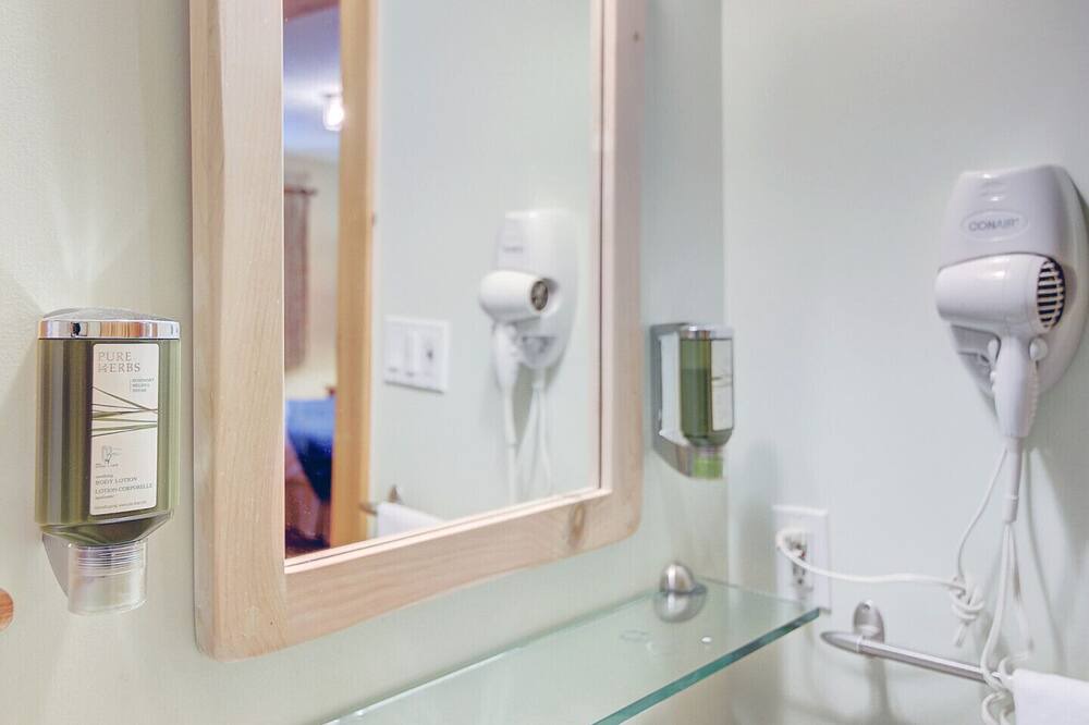 Photo of Bathroom in Georgina