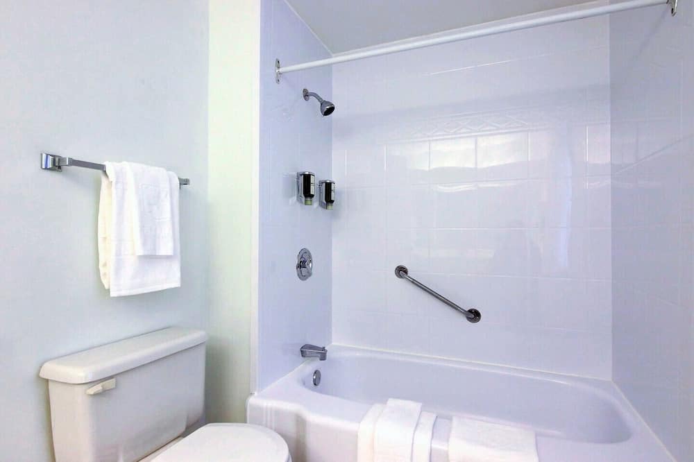 Photo of Bathroom in Georgina