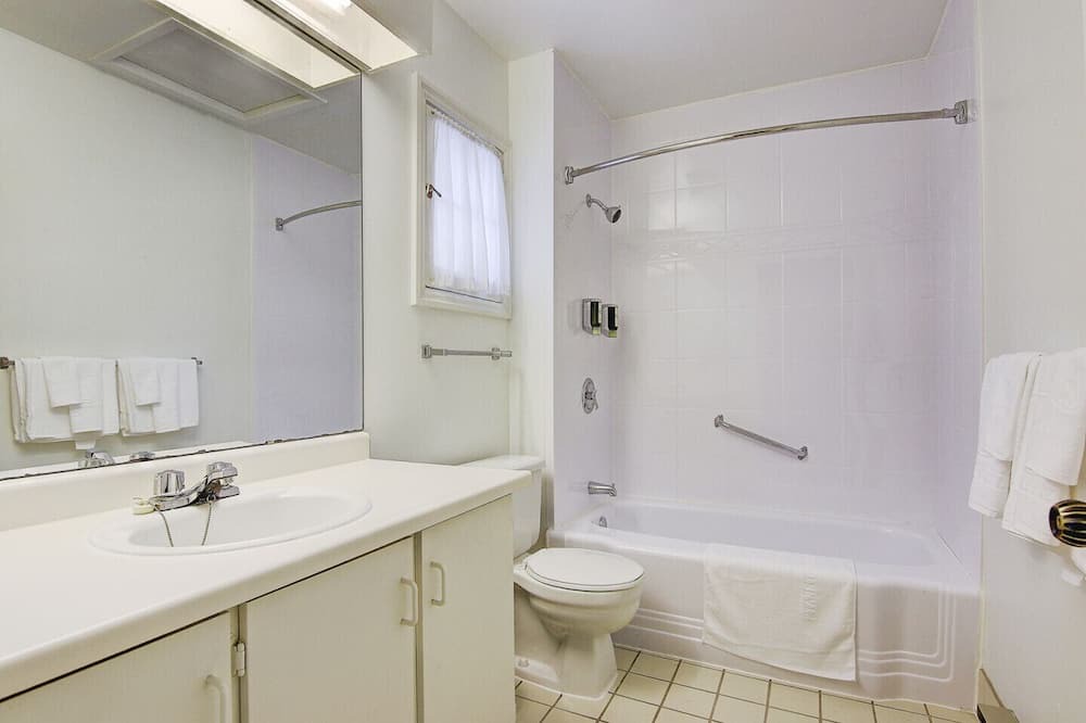 Photo of Bathroom in Georgina