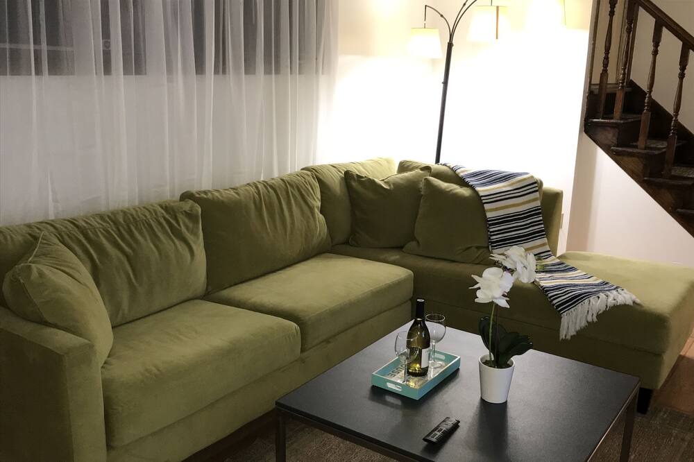 Photo of Livingroom in Highwood