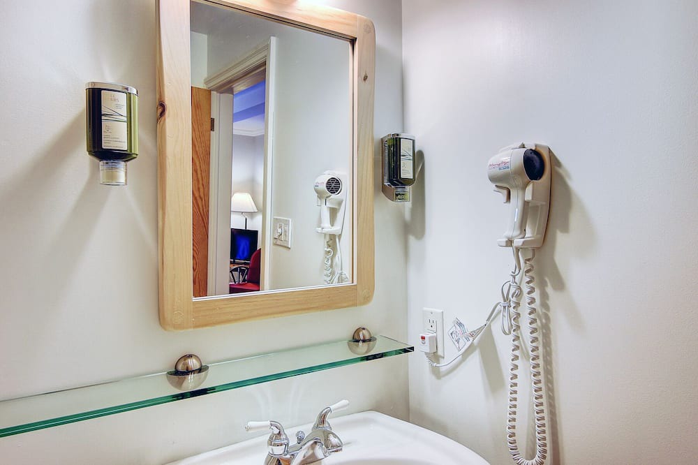 Photo of Bathroom in Georgina