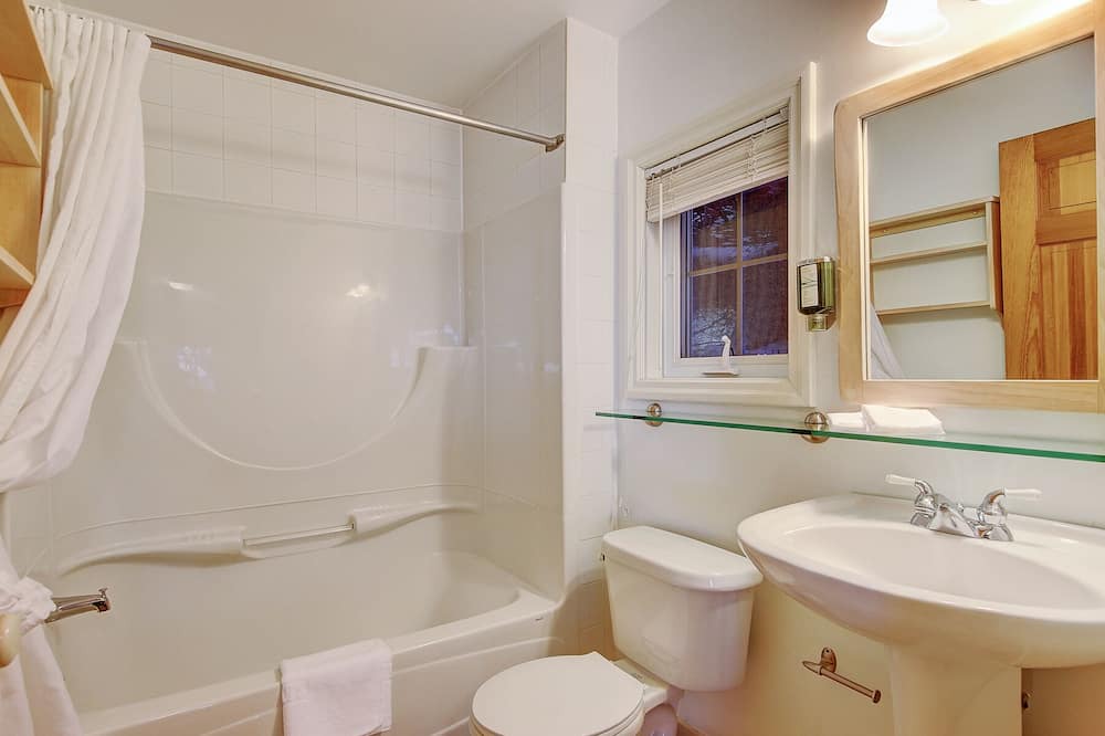 Photo of Bathroom in Georgina