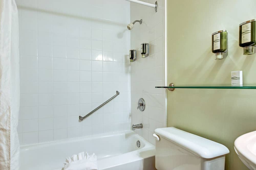 Photo of Bathroom in Georgina