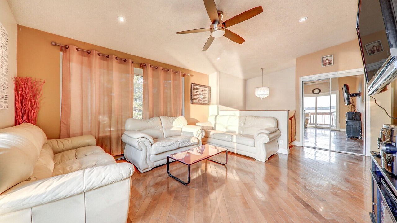 Photo of Livingroom in Janetville