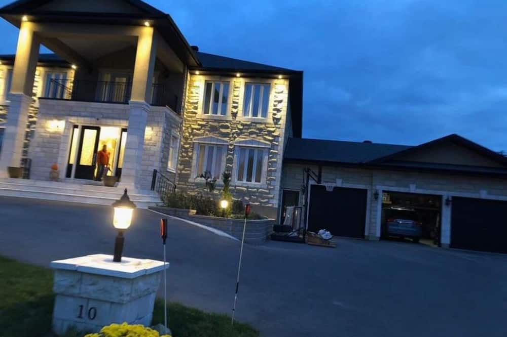Photo of Outdoor in Ottawa Division