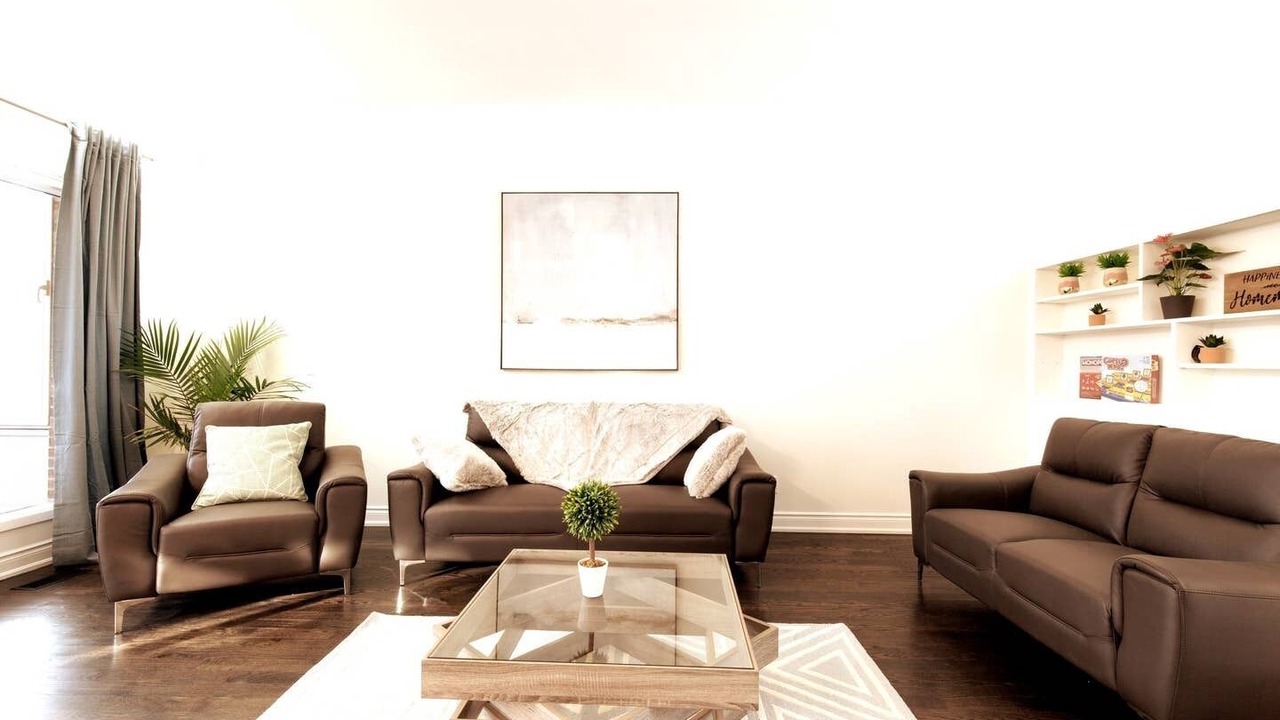 Photo of Livingroom in Bathurst Manor