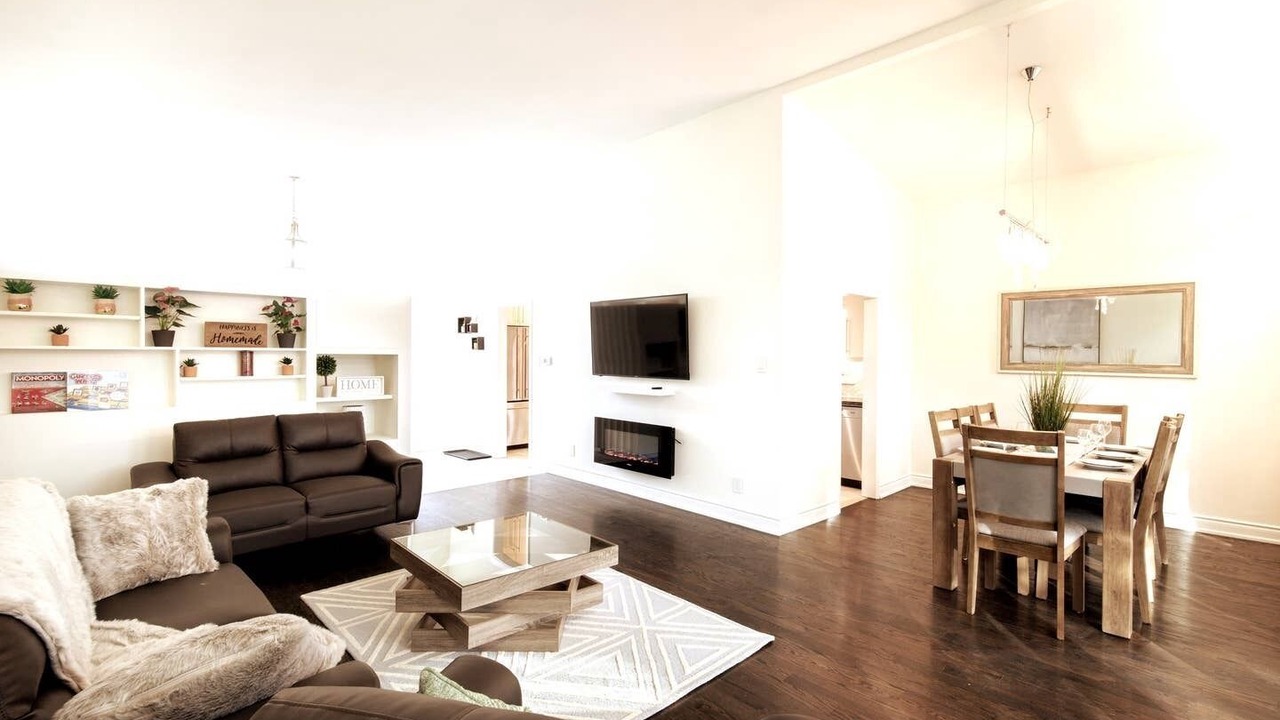 Photo of Livingroom in Bathurst Manor