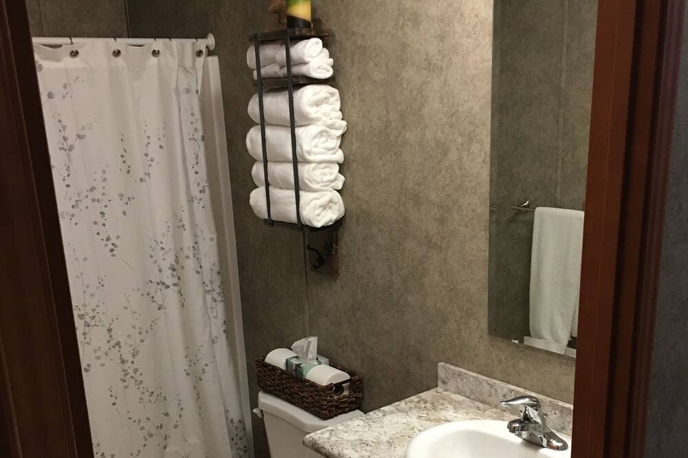 Photo of Bathroom in Maple Lake