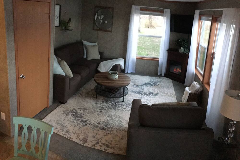 Photo of Livingroom in Maple Lake