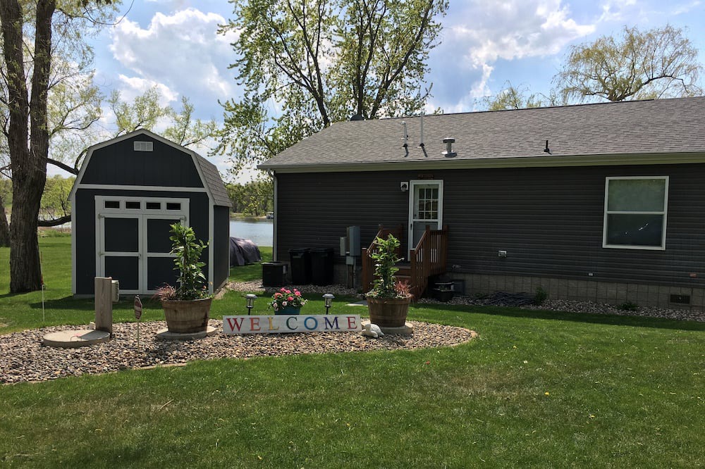 Photo of Outdoor in Maple Lake