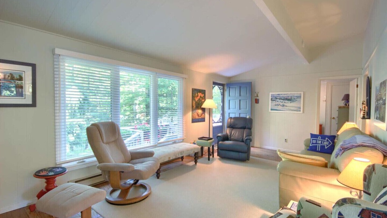Photo of Livingroom in Grand Bend