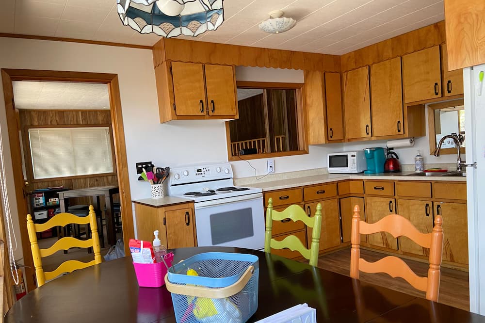 Photo of Kitchen in Ahmic Harbour
