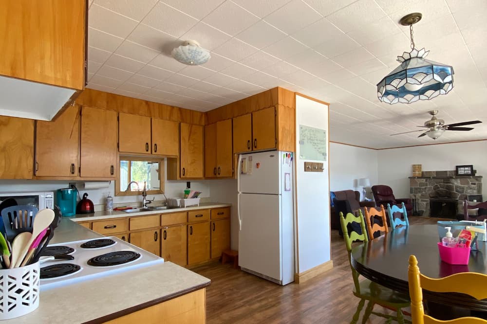 Photo of Kitchen in Ahmic Harbour