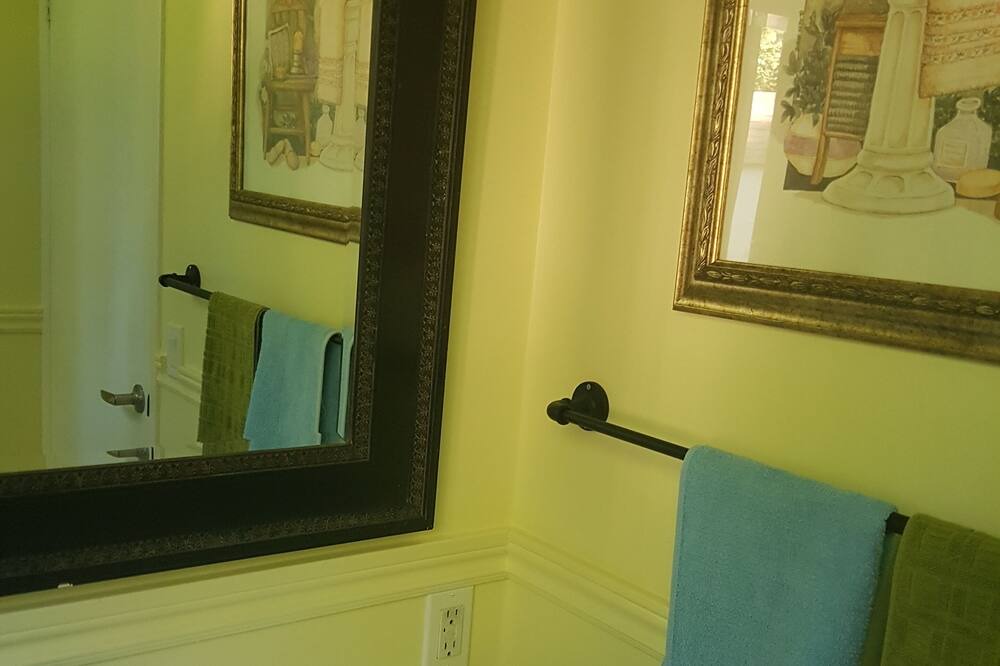 Photo of Bathroom in Balm Beach