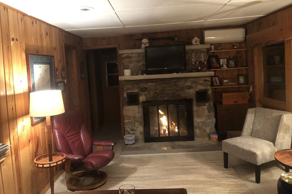 Photo of Livingroom in Backus