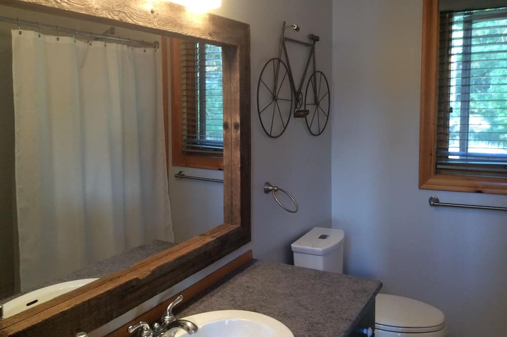 Photo of Bathroom in Carling