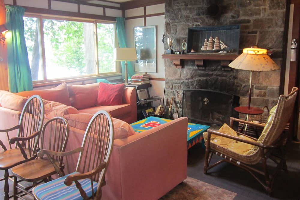 Photo of Livingroom in Baysville