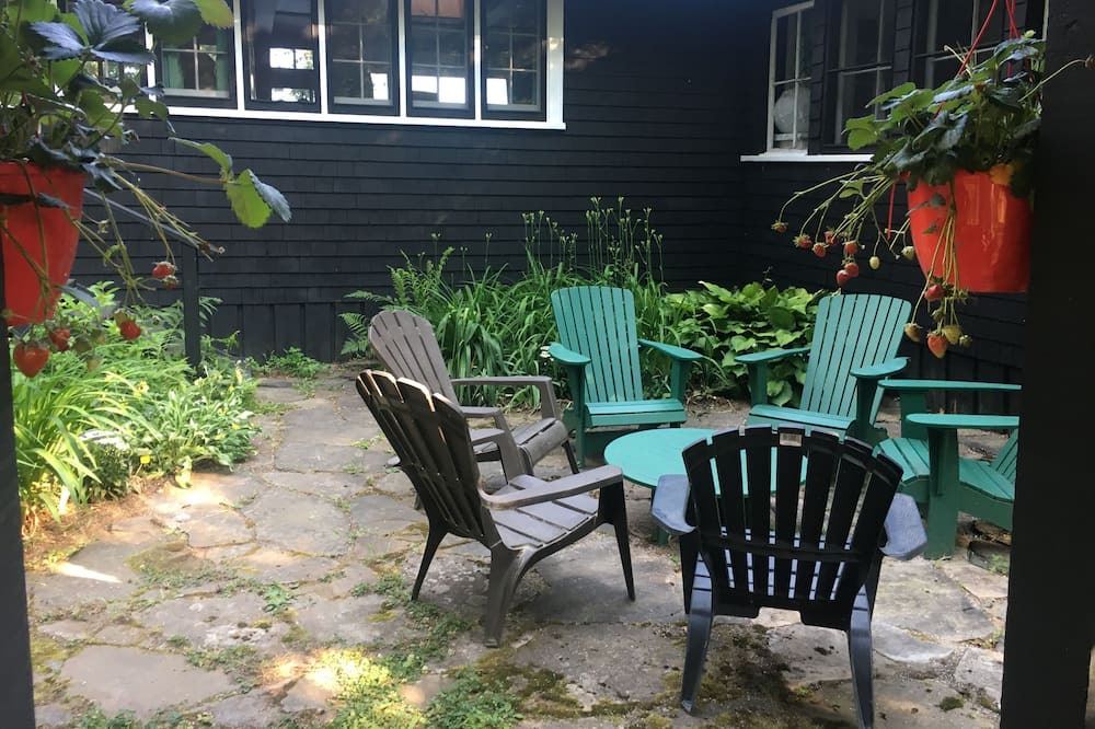 Photo of Patio Balcony in Baysville