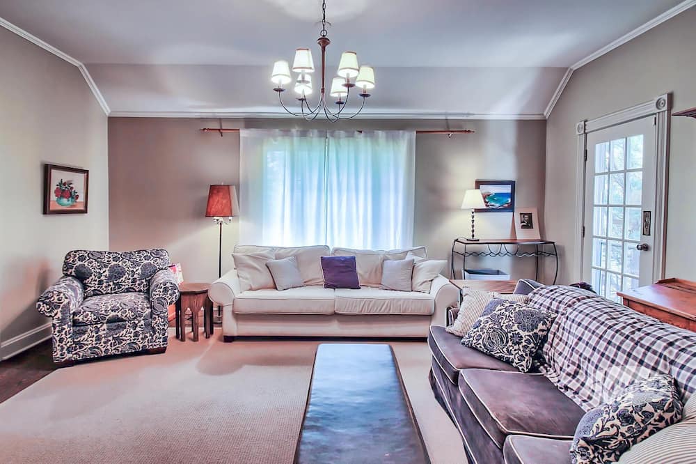Photo of Livingroom in Caledon