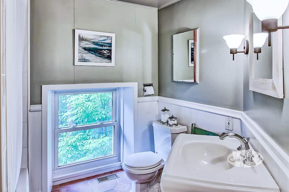 Photo of Bathroom in Caledon