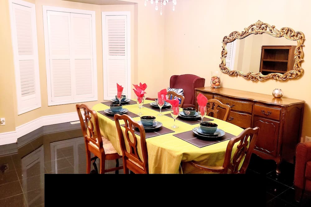 Photo of Kitchen in Erin Mills